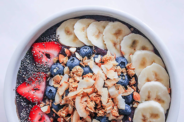 Vegan Berry Crunch Smoothie Bowl. Recipe at Domesticate Me.